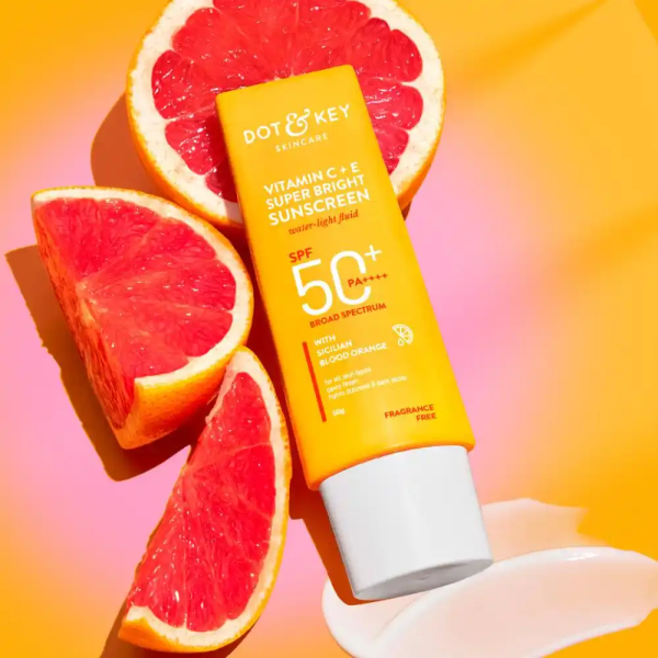 Dot & Key Vitamin C + E Super Bright gel face wash - Image 2